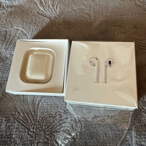 Apple AirPods 2nd Generation - With Charging Case - White - Used